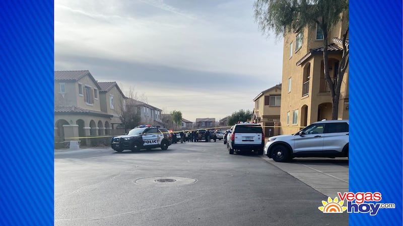 La Policía Metropolitana de Las Vegas está investigando una vivienda después de que se...