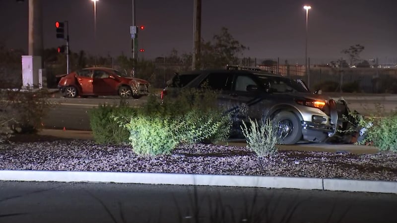 Un agente de la Policía Estatal de Nevada resultó herido y otro conductor enfrenta cargos por...