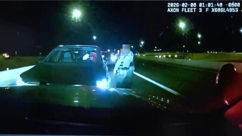 Dos informes de arresto describen claramente los momentos que llevaron a una mujer a apuntar...