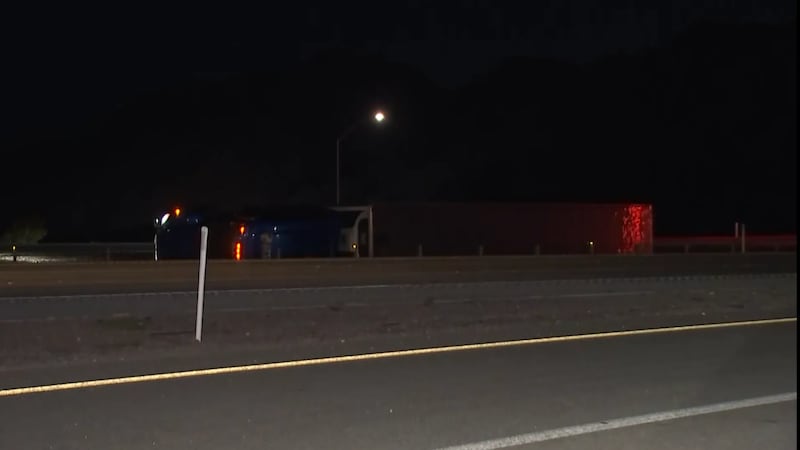 La Patrulla de Carreteras de Nevada respondió al reporte de tres camiones volcados entre las 3...