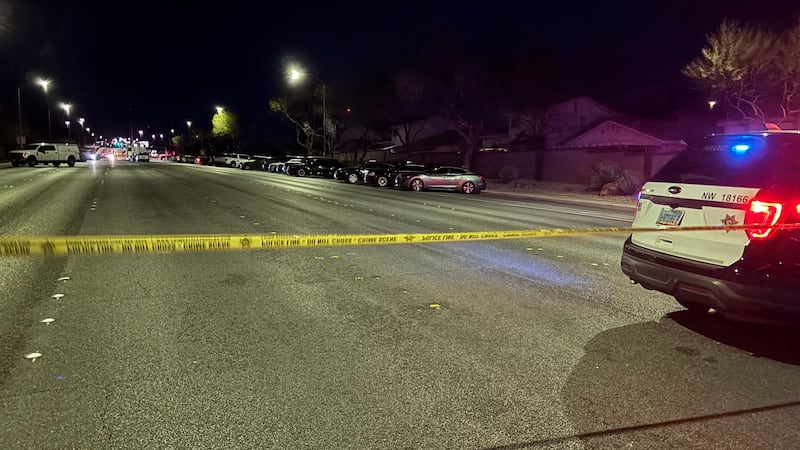 La policía de Las Vegas está respondiendo a una barricada activa que involucra a un hombre...