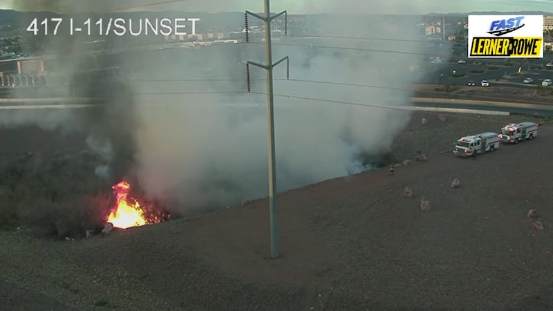 Las cámaras de tráfico de la zona mostraron que el incendio se apagó brevemente antes de que...