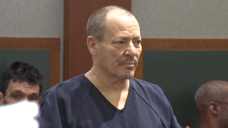 Documentos judiciales revelan que el hombre que prendió fuego a una casa rodante y disparó a...