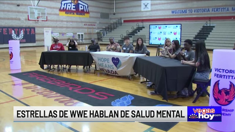 Los estudiantes de la escuela secundaria Fertitta escucharon a varios luchadores hablar sobre...