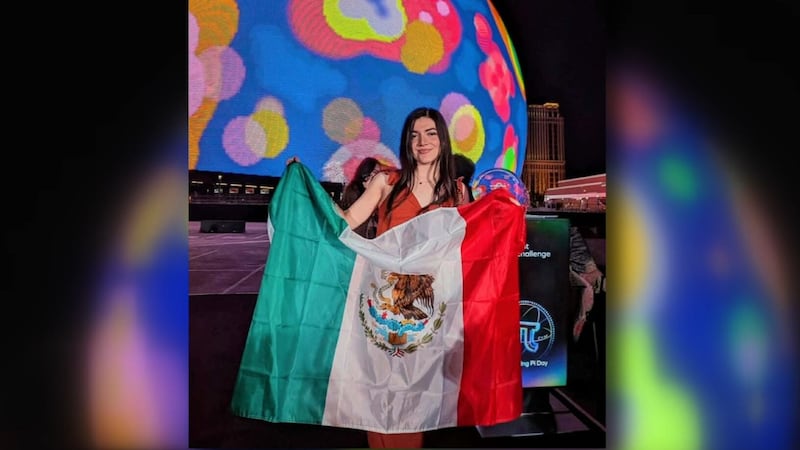 Una estudiante latina de la Universidad de Nevada, Las Vegas celebra un gran éxito tras ver su...