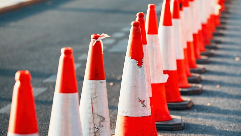 Un proyecto de reemplazo de la línea de alcantarillado está cerrando varios carriles cerca de...