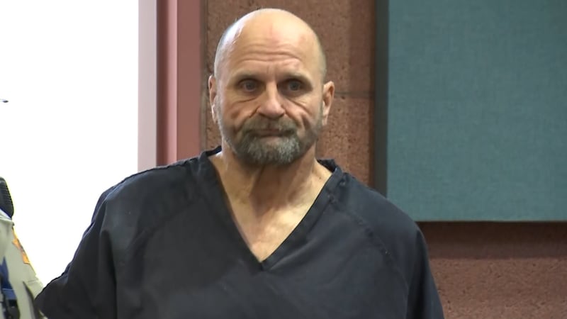 Russell McLaren enfrenta cinco cargos, incluidos incendio provocado, acoso agravado y...