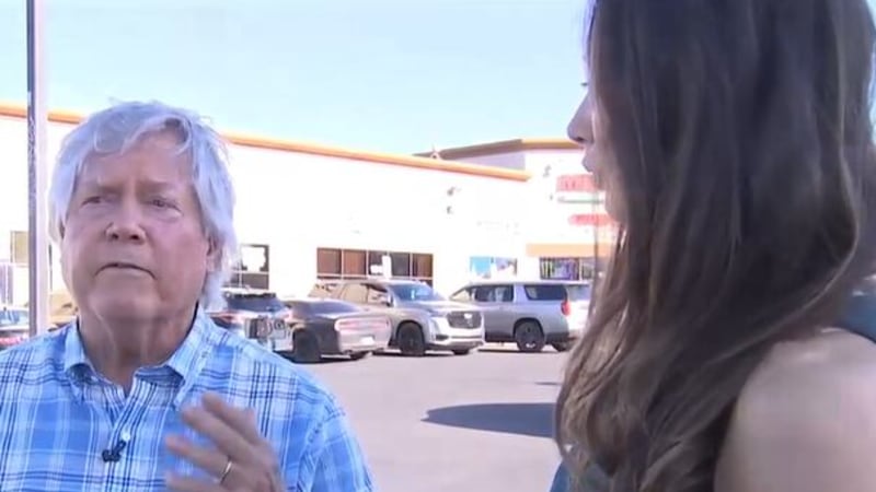 El comisionado del Condado Clark, Tick Segerblom, afirma que las mejoras en los pasos de...