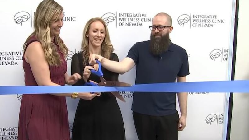 Un proveedor local de salud mental celebró su expansión a Henderson.