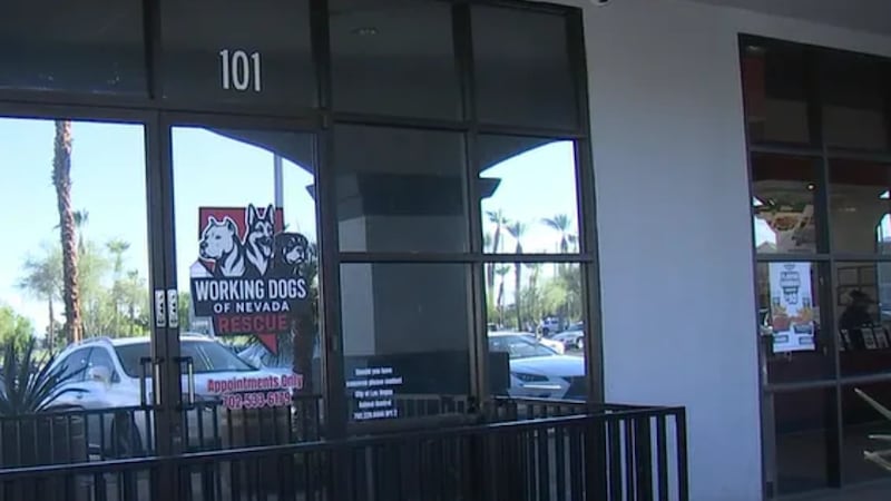 El Departamento de Policía Metropolitana de Las Vegas arrestó el miércoles a dos personas en...