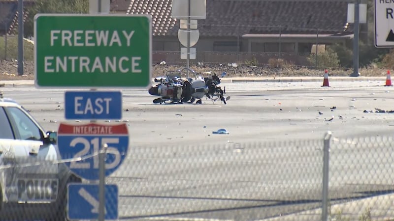 Un oficial de policía de Henderson resultó gravemente herido tras un accidente en la carretera...