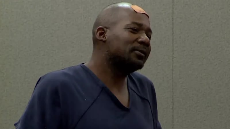 El sospechoso insiste en que no había nadie en el coche cuando entró.