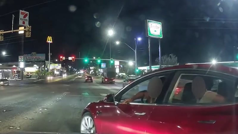 Un video que muestra un incidente de furia al volante en North Las Vegas ha sido visto...