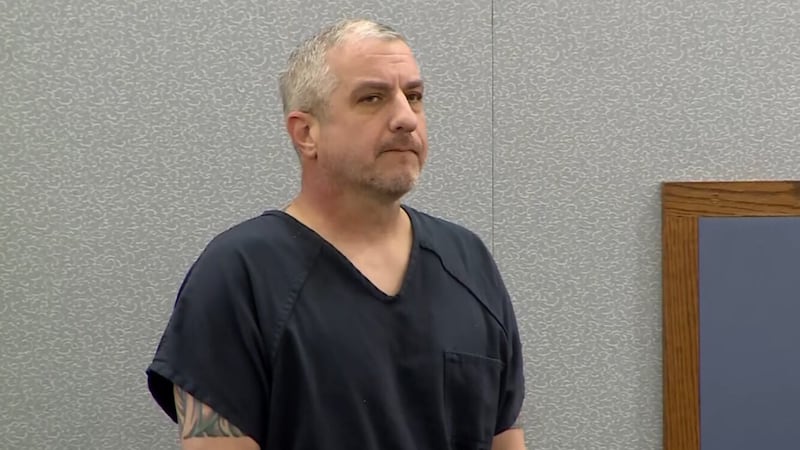 Un agente del Departamento de Policía Metropolitana de Las Vegas, acusado de acoso agravado,...