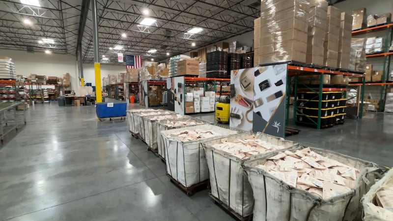 Trump visita Las Vegas mientras empresas y trabajadores evalúan el impacto de recortes fiscales.