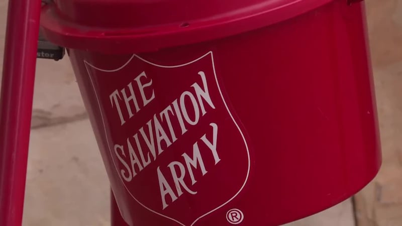 El Servicio Familiar de The Salvation Army del Sur de Nevada organizó una despensa de...