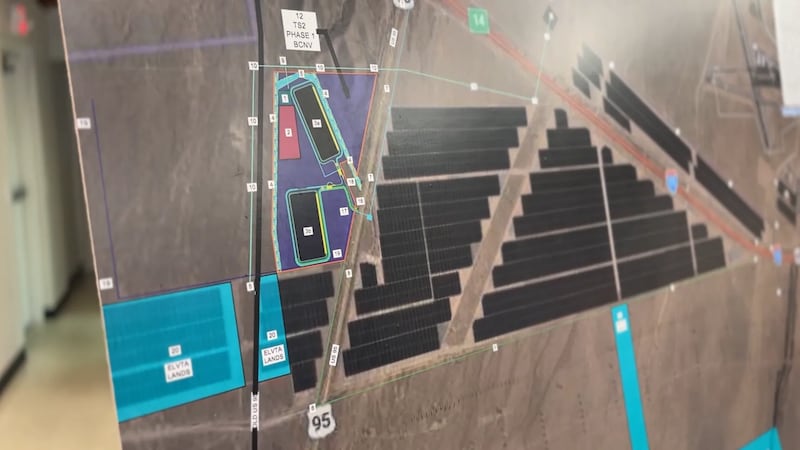 Los letreros pintados a mano reflejan la creciente oposición al proyecto Townsite Solar 2