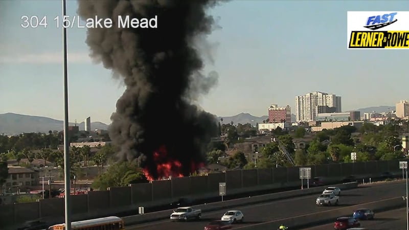El Departamento de Bomberos de North Las Vegas está respondiendo a un incendio cerca de la...