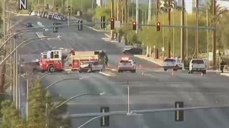Un hombre que, según la policía, actuaba de manera errática tras un accidente en North Las...