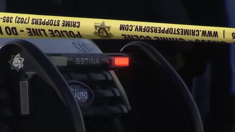 El Departamento de Policía Metropolitana de Las Vegas está investigando un apuñalamiento y un...