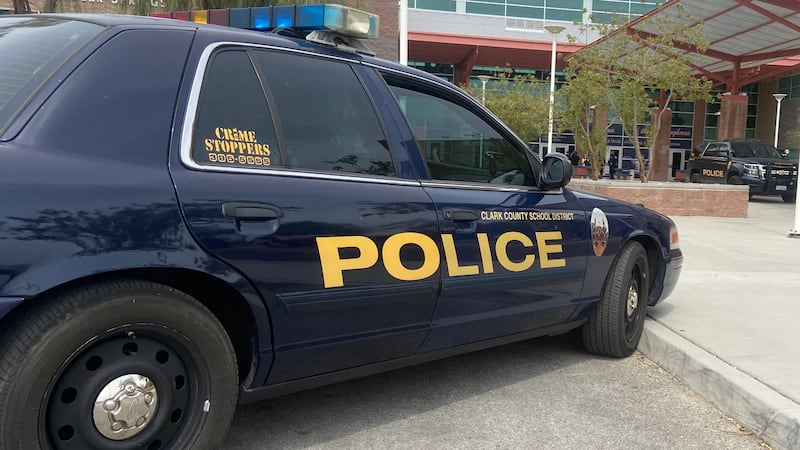 La policía del CCSD informa que las familias verán un mayor número de agentes y patrullas...