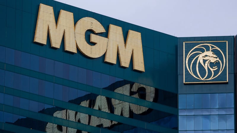 La empresa espera poseer poco más del 50.1 % del capital de MGM, mientras que otros inversores...