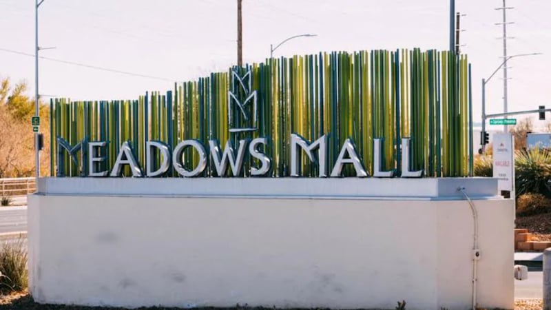 Un centro comercial del valle de Las Vegas está implementando un nuevo toque de queda para...
