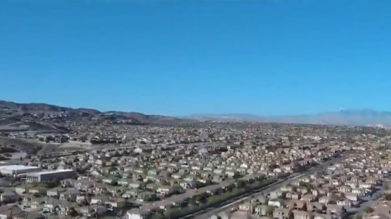 El precio mediano de las viviendas unifamiliares vendidas en el sur de Nevada alcanzó un...