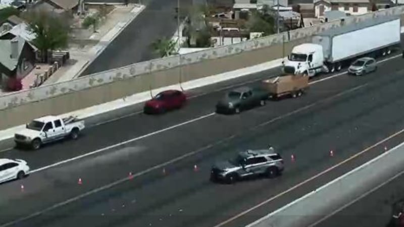 El tráfico en dirección norte de la Interestatal 11 está cerrado a la altura de Las Vegas...