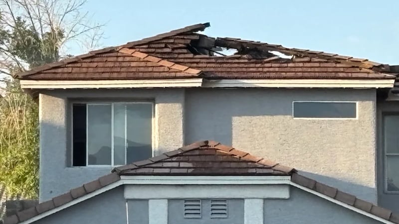 Una familia de cuatro miembros ha sido desplazada tras un incendio ocurrido la madrugada del...