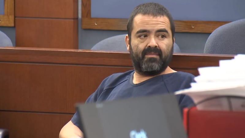 Alejandro Alfonso Estrada enfrenta un total de 13 cargos, incluidos asesinato, disparo de arma...