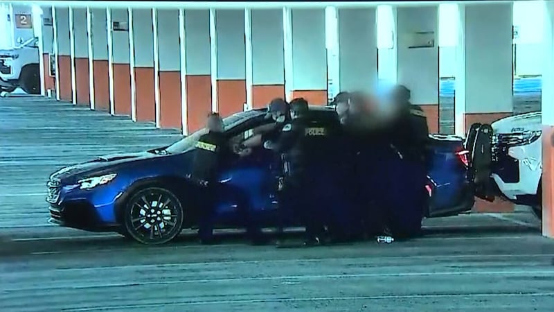 Una investigación conjunta del LVMPD y el FBI se lleva a cabo tras la recuperación de docenas...
