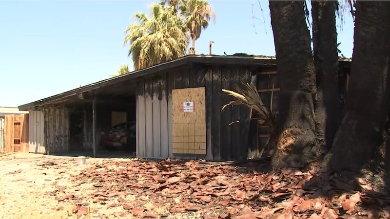 El incendio dejó seis personas sin hogar y muerto al gato de la familia.