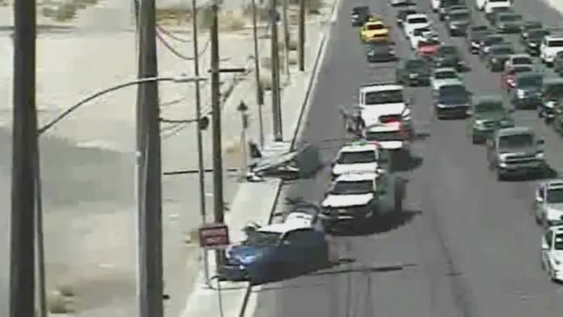 Las autoridades investigan un accidente con heridos cerca de Paradise Road y East Tropicana...