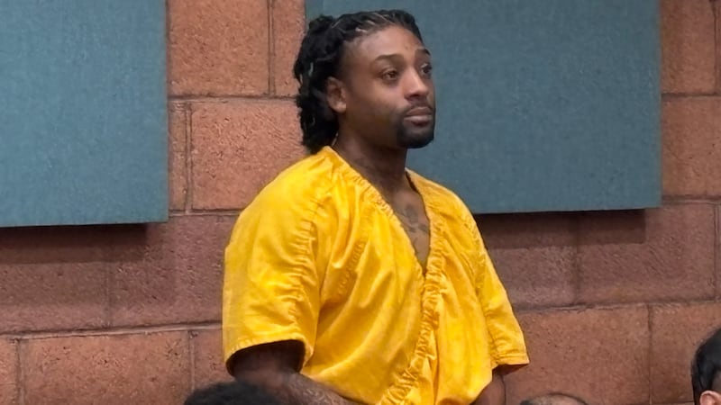Triquan Hughes está acusado de matar a un adolescente y de causar heridas críticas a otro en...