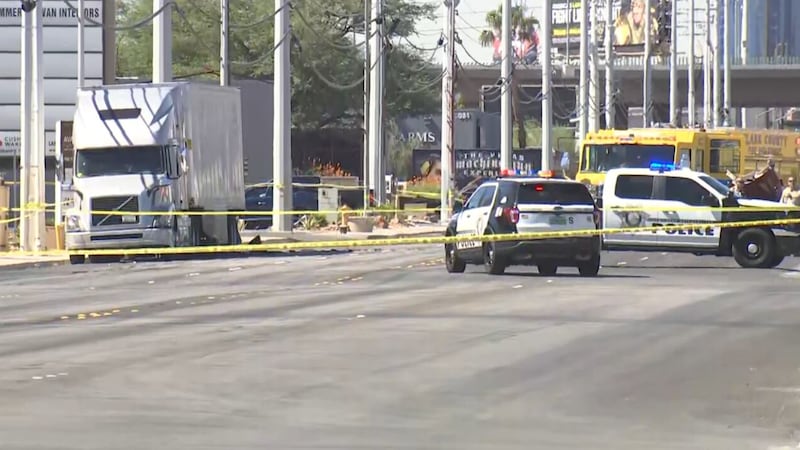 El Departamento de Policía Metropolitana de Las Vegas investiga un accidente mortal cerca de...