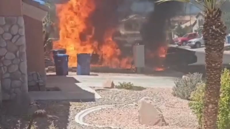 El domingo por la tarde se produjo el incendio de un automóvil en la cuadra 7900 de Howard...