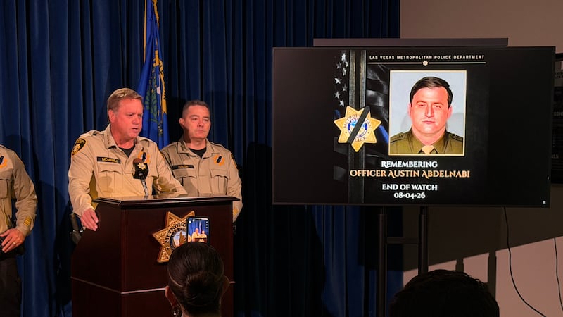 Líderes y miembros de la comunidad de Nevada lamentan el sacrificio del oficial de 30 años y...