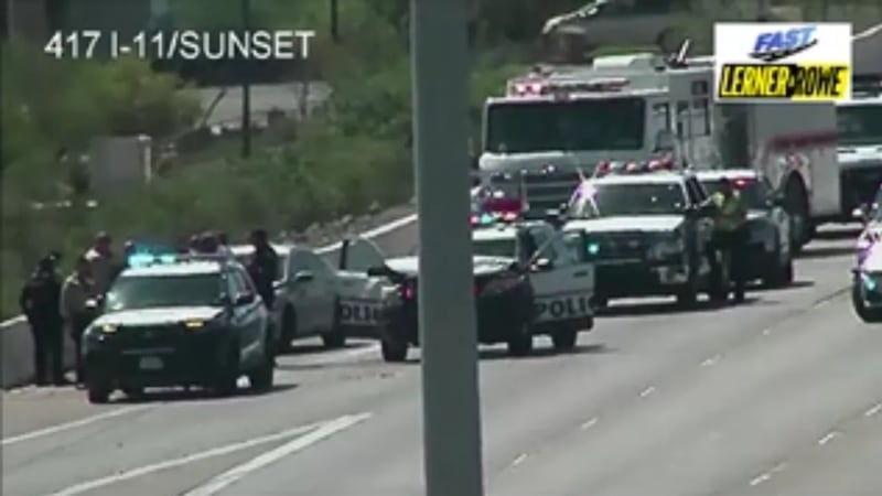 Un accidente en el que se vio involucrado un vehículo policial provocó el cierre de todos los...