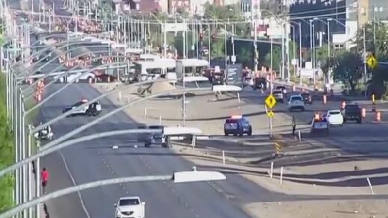 Un joven de 14 años resultó gravemente herido tras ser atropellado por una camioneta mientras...