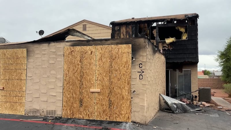 Dos familias han quedado desplazadas tras un incendio en un complejo de casas adosadas en el...