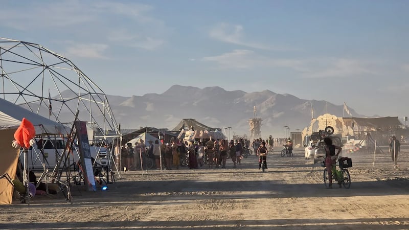 La policía está dando a conocer la identidad de las personas que fallecieron en el festival...