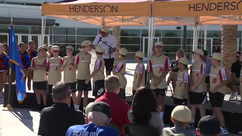 La ciudad de Henderson celebró este sábado al equipo de la Liga Pequeña Paseo Verde, tras su...
