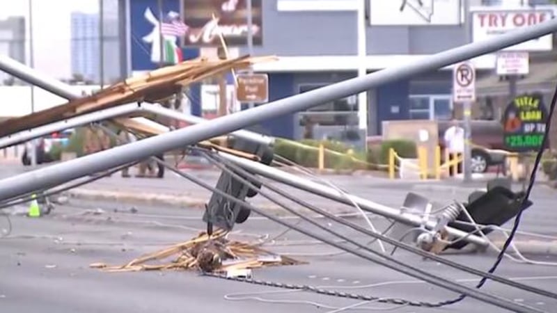 Una mujer del condado Clark demandó a NV Energy, alegando que postes eléctricos colapsaron...