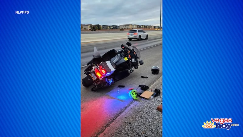 La policía de North Las Vegas informa que el conductor se dio a la fuga tras impactar contra...