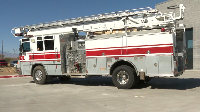 El Departamento de Bomberos de North Las Vegas se asoció con Bomberos Latinos para donar...