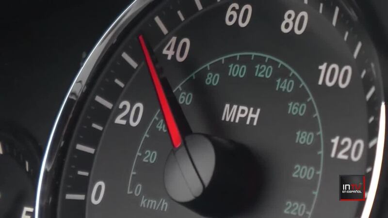 Terrorífico: Auto no se detuvo aunque apretaba el freno