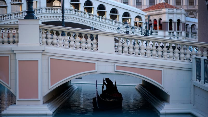 Una rotura en la tubería principal interrumpió el servicio de agua en un complejo turístico de...