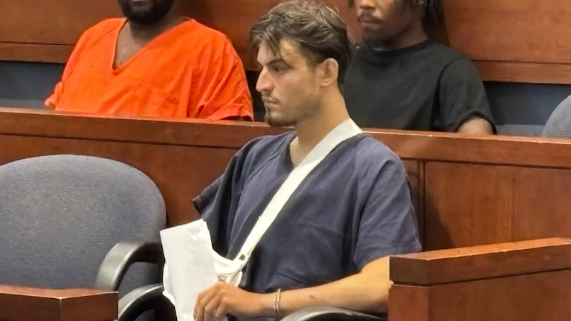 Un juez de Las Vegas dictaminó que un joven de 19 años acusado de causar un choque...