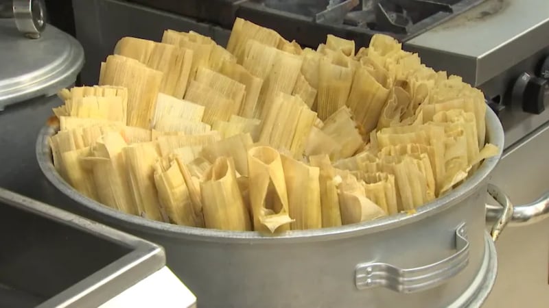 Para las familias latinas en Las Vegas, las fiestas navideñas no se sienten completas hasta...